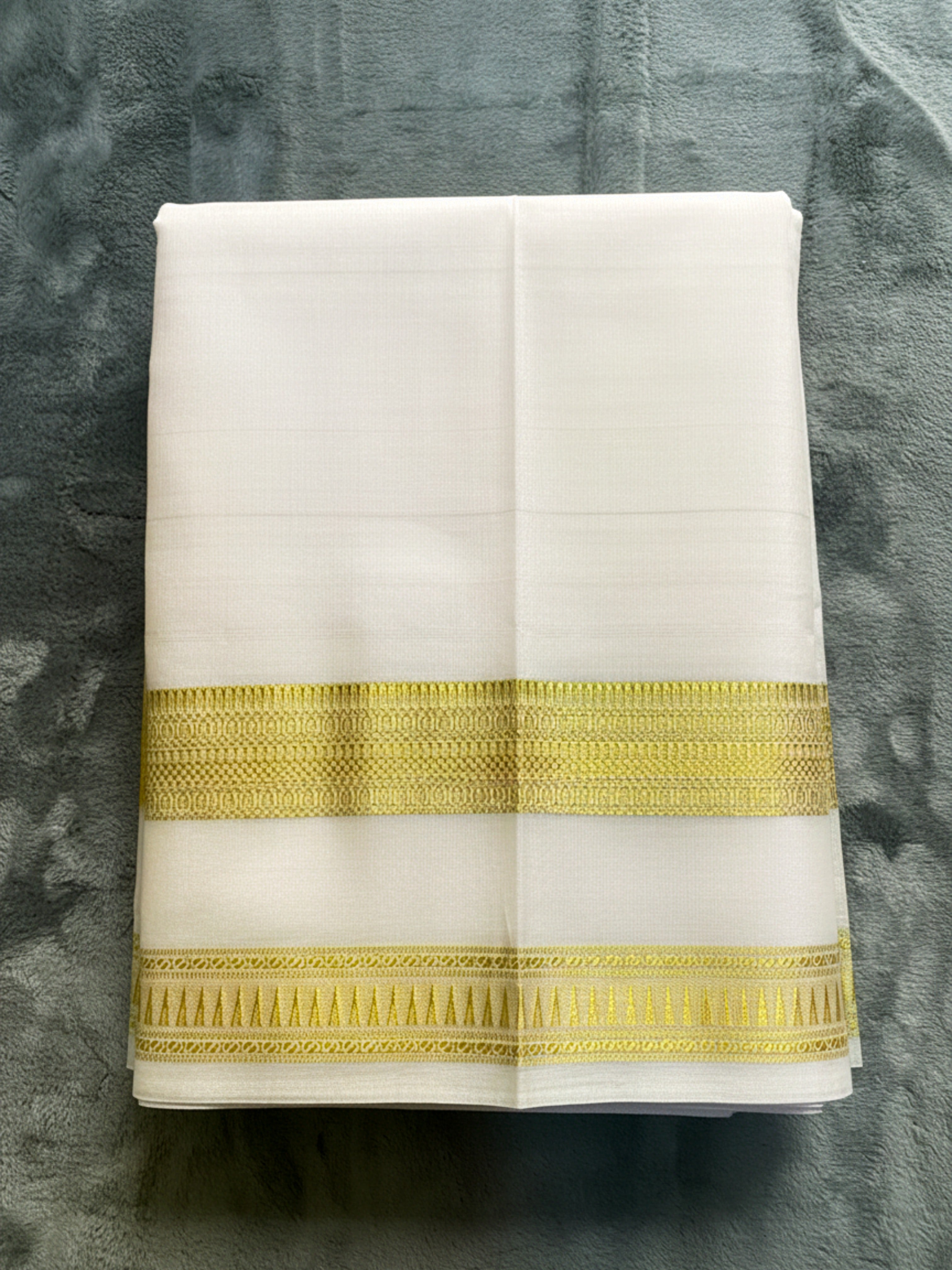 Exquisite Pure Bengaluru Silk Crepe Saree with Gold Zari Borders