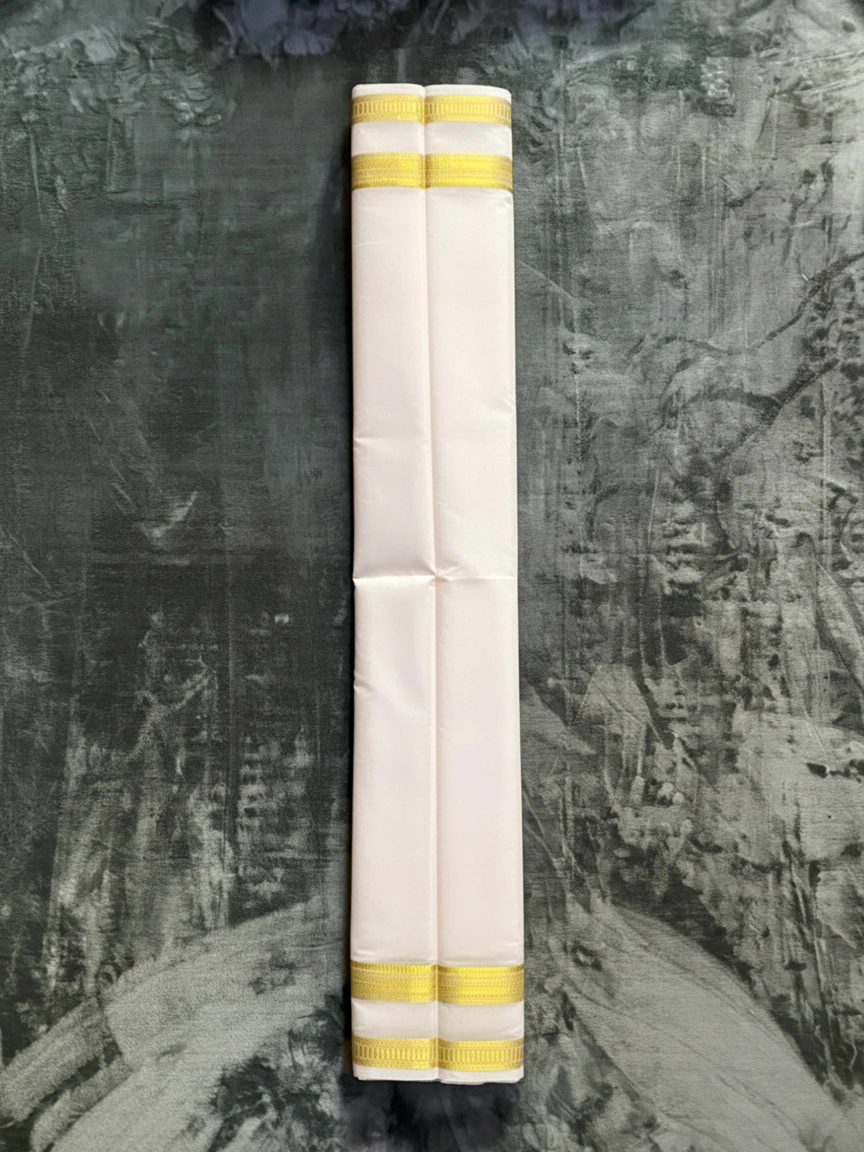 Exquisite Pure Bengaluru Silk Crepe Saree with Gold Zari Borders