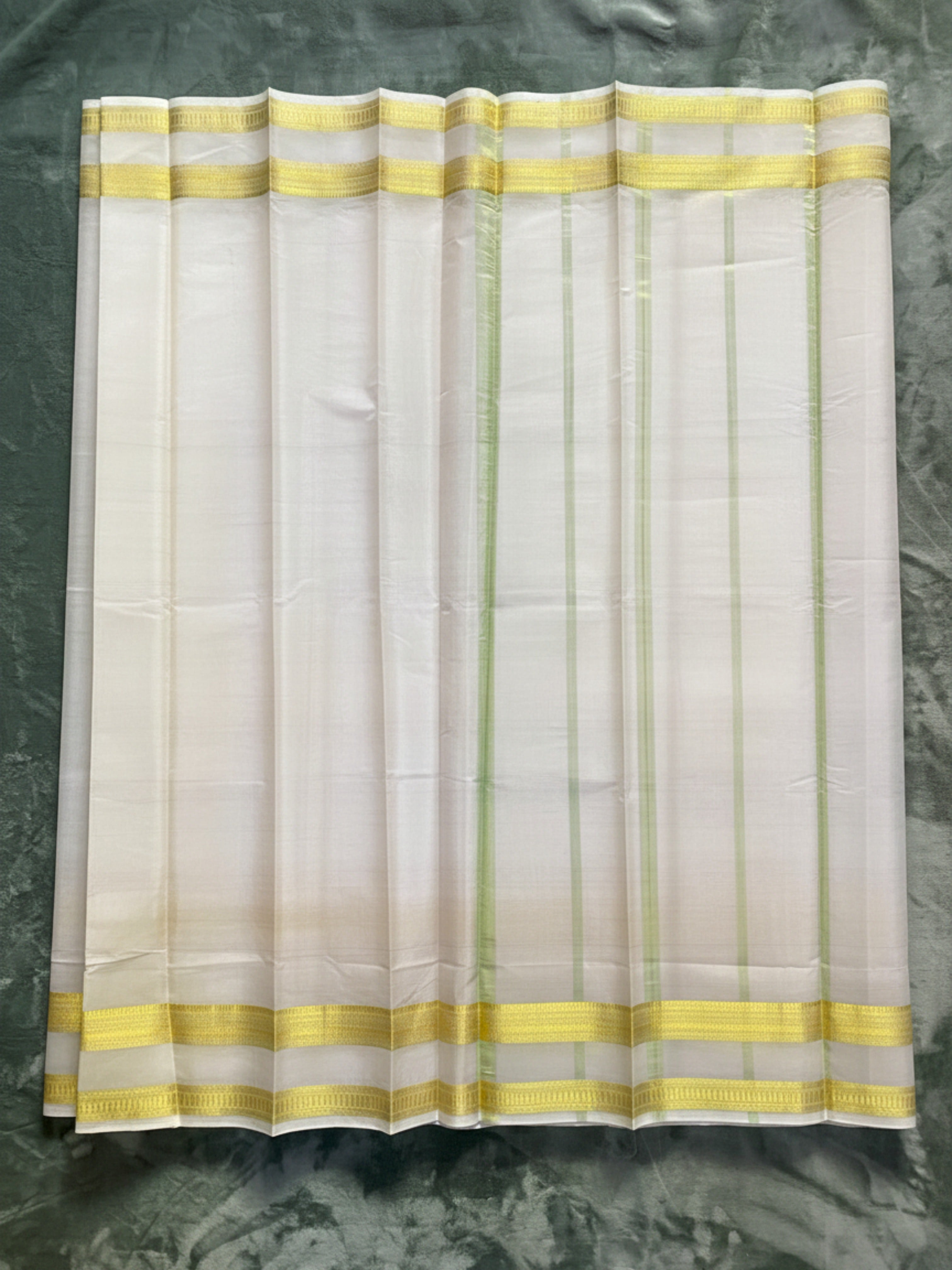 Exquisite Pure Bengaluru Silk Crepe Saree with Gold Zari Borders