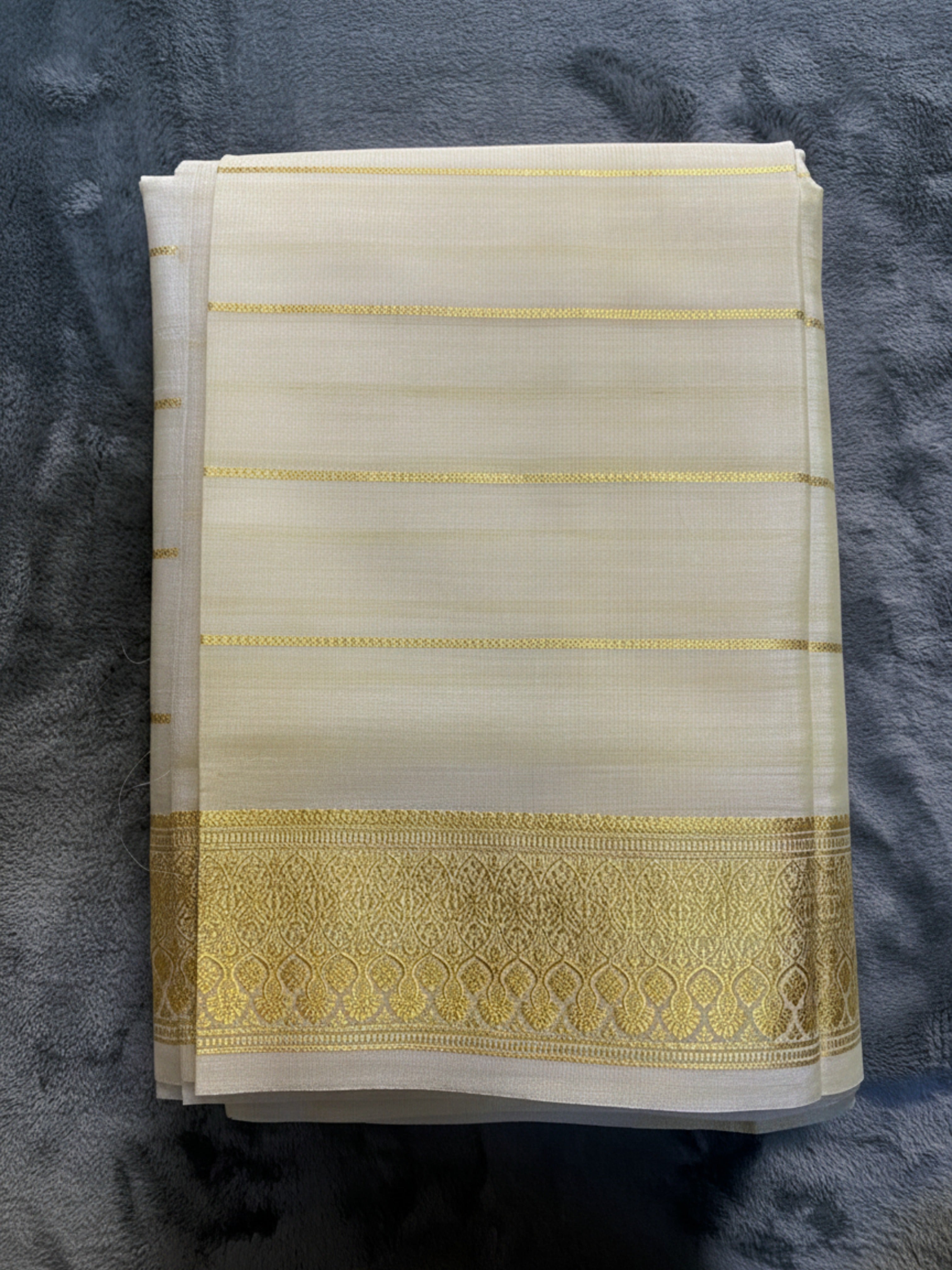 Exquisite Pure Bengaluru Silk Crepe Saree with Gold Border | Polka Dots and Stripes