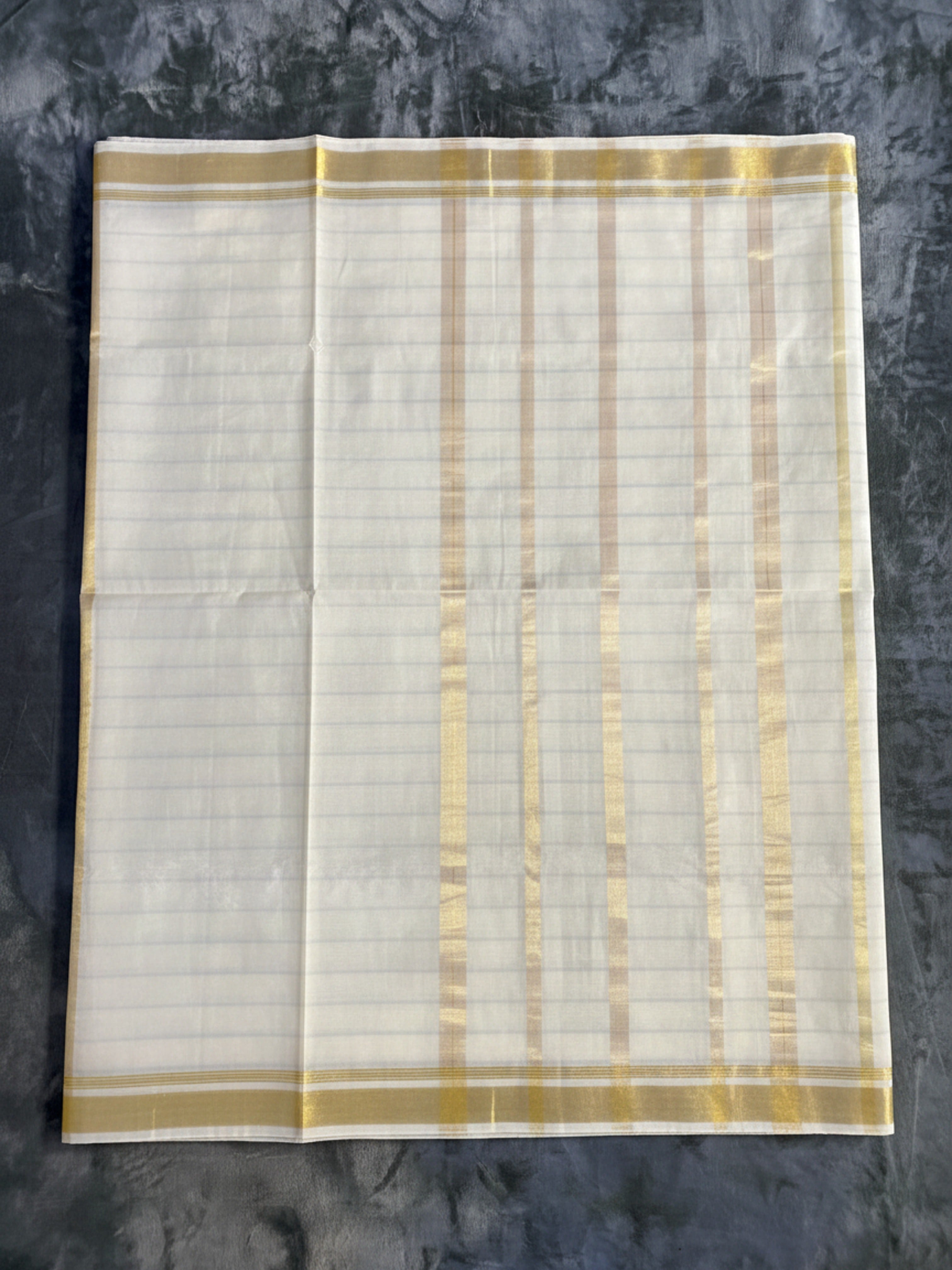 Exquisite Pure Bengaluru Silk Crepe Saree with Delicate Gold Border