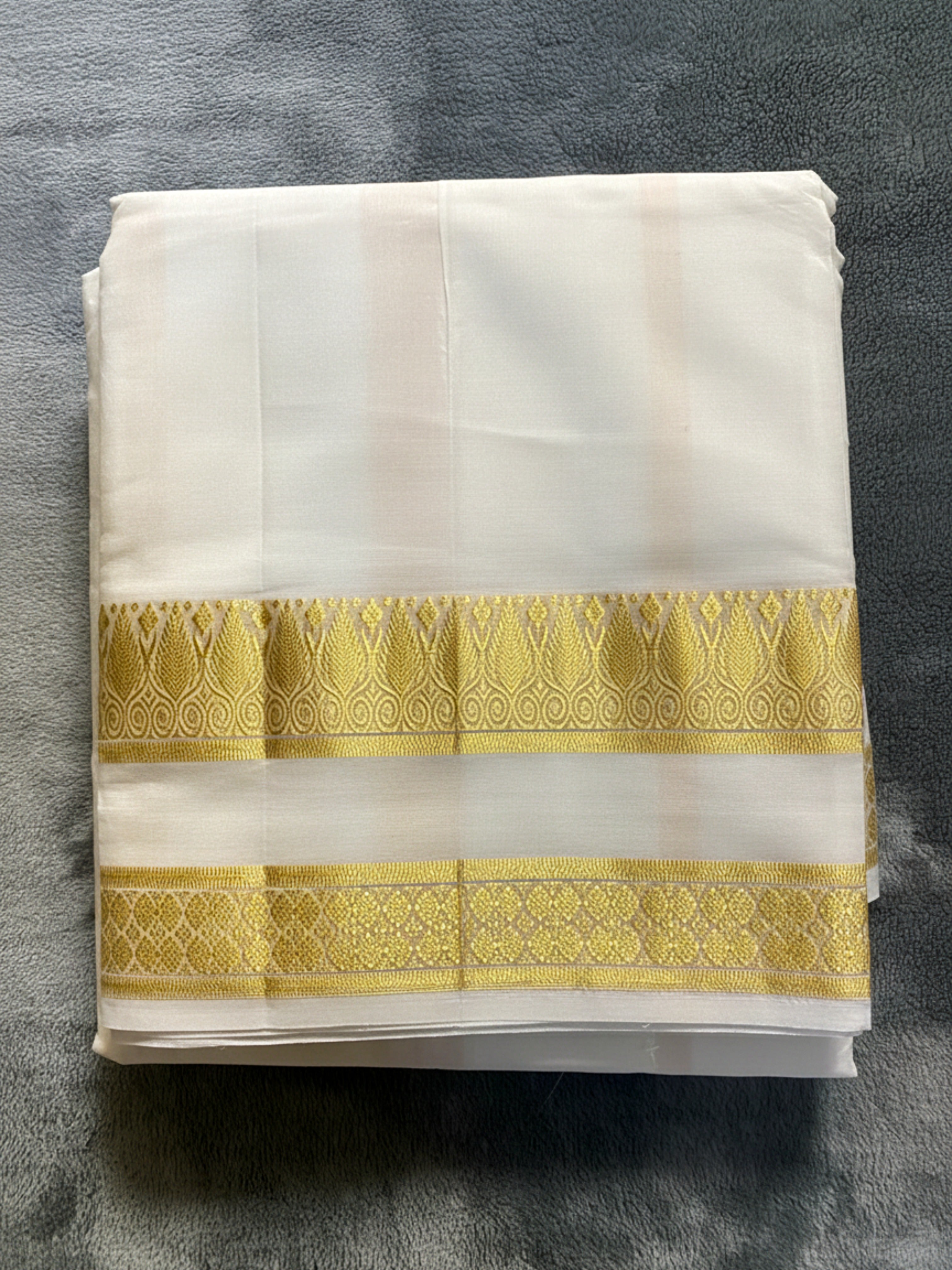 Exquisite Pure Bengaluru Silk Crepe Saree with Gold Zari Bentex Border | Rhombus Pattern