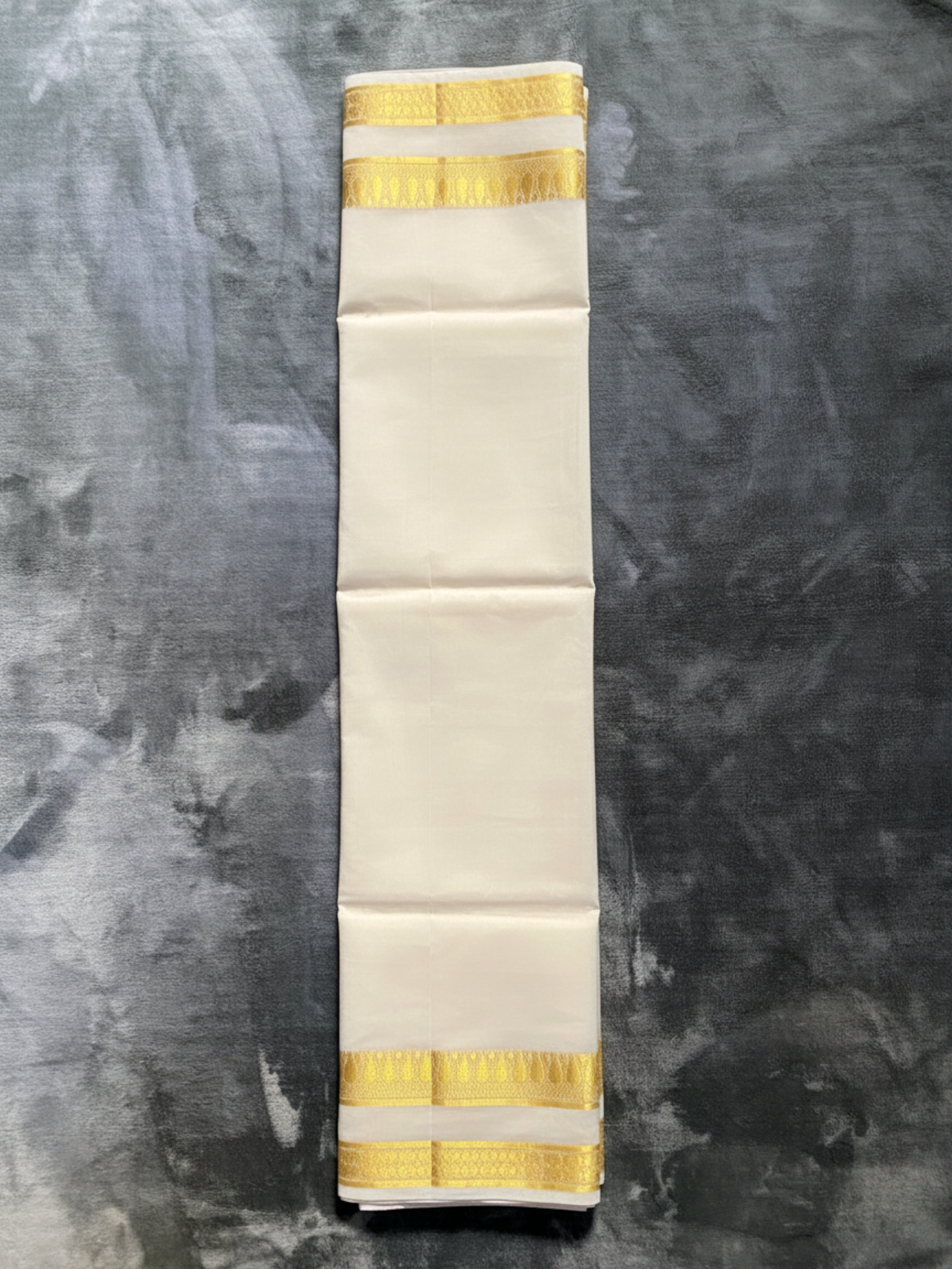 Exquisite Pure Bengaluru Silk Crepe Saree with Gold Zari Bentex Border | Rhombus Pattern