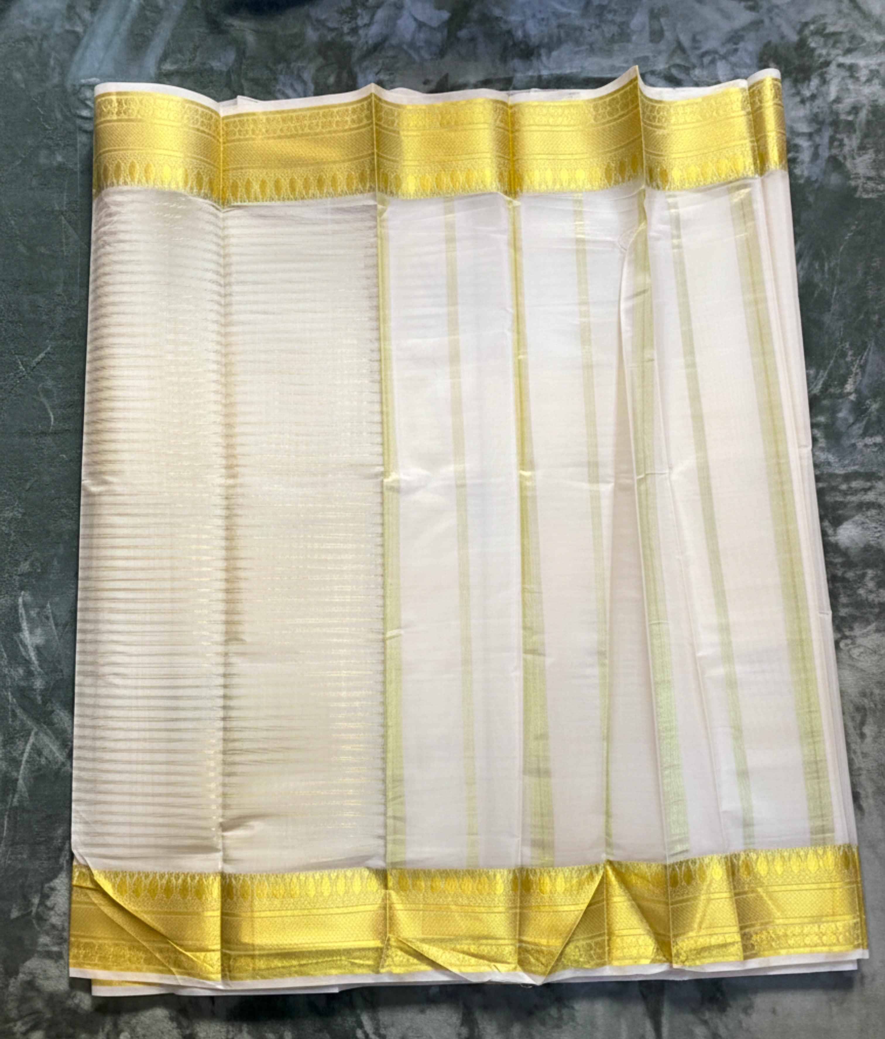 Exquisite Pure Bengaluru Silk Crepe Saree with Gold Zari Border | Captivating Design