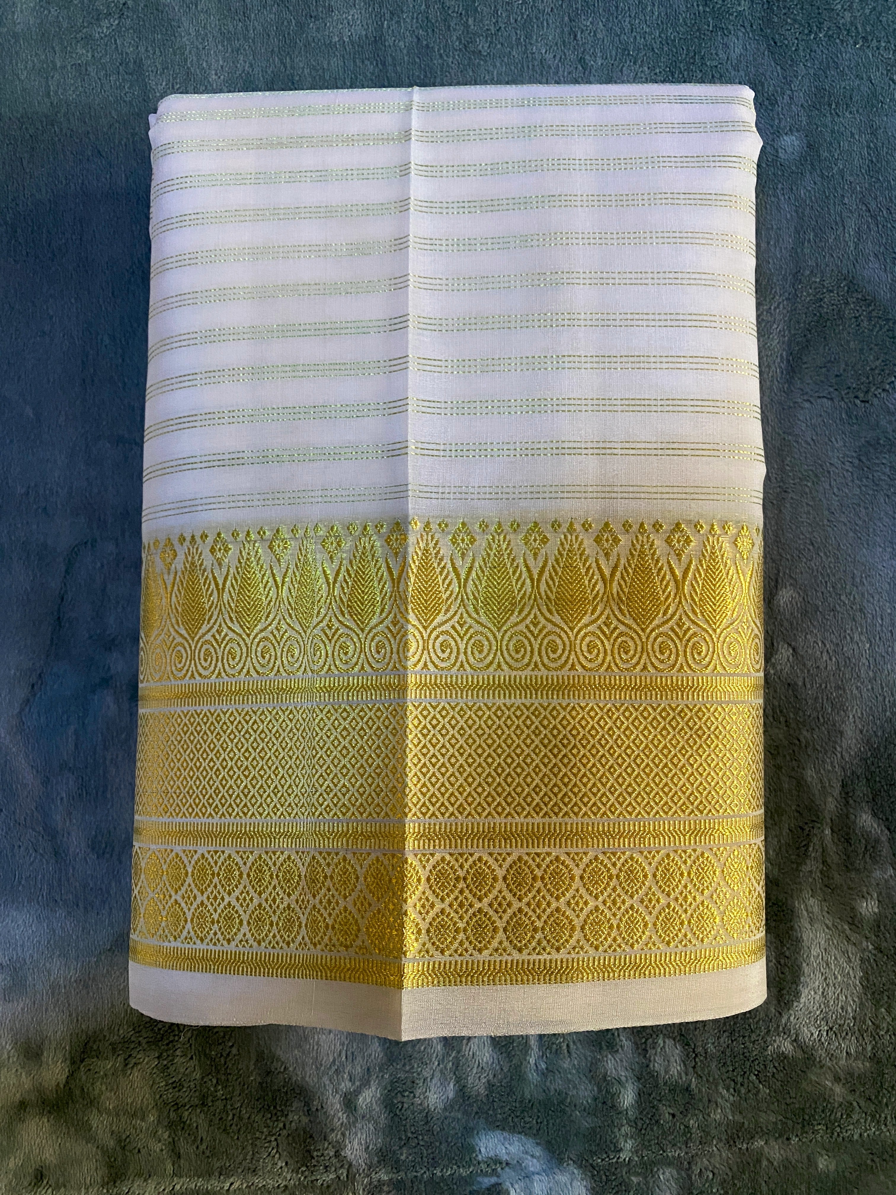 Exquisite Pure Bengaluru Silk Crepe Saree with Gold Zari Border | Captivating Design