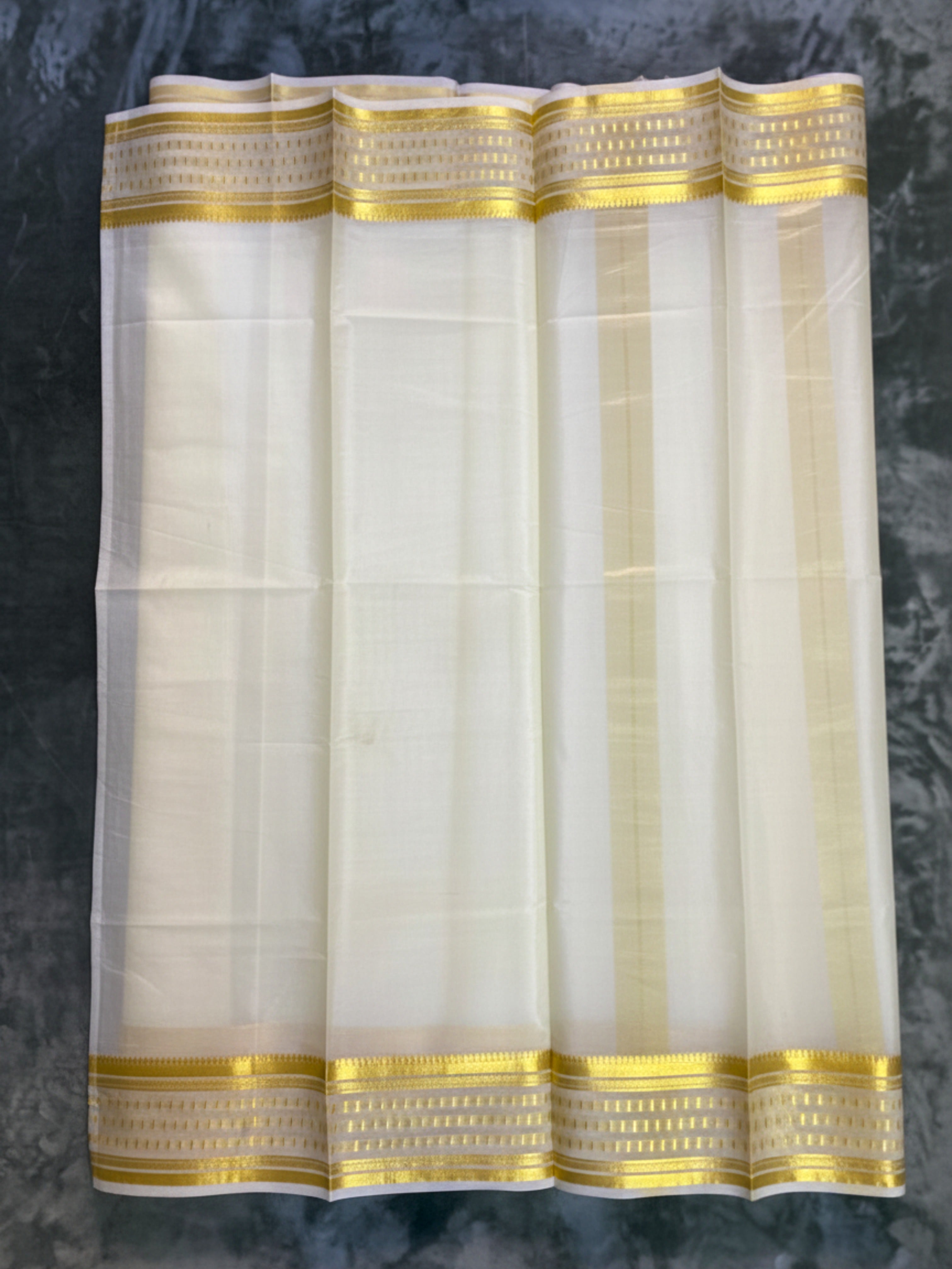 Exquisite Pure Bengaluru Silk Crepe Saree with Gold Border | Rhythmic Patterns