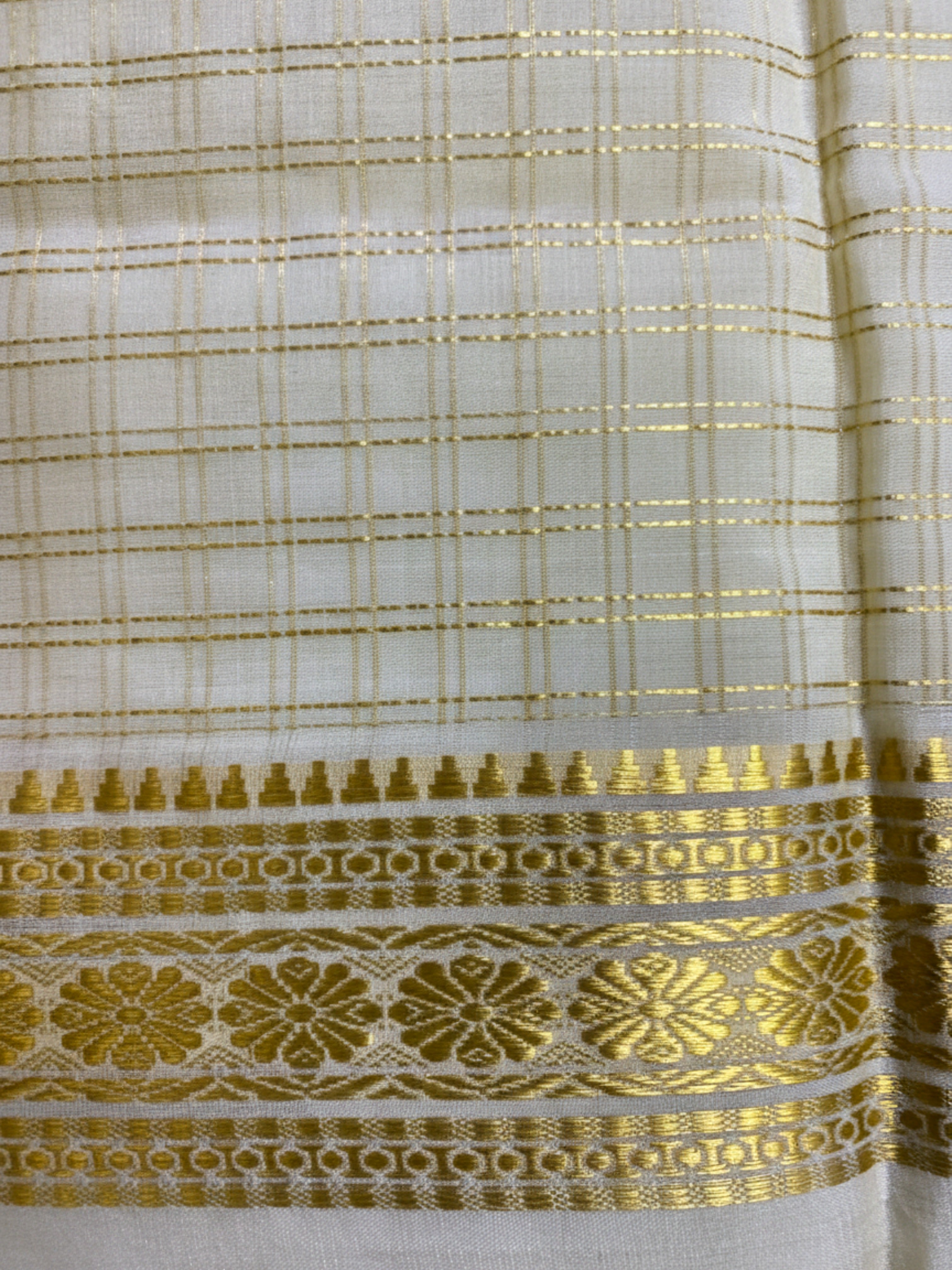 Exquisite Pure Bengaluru Silk Crepe Saree with Rudrakshi Golden Zari Border | Checks Patterns