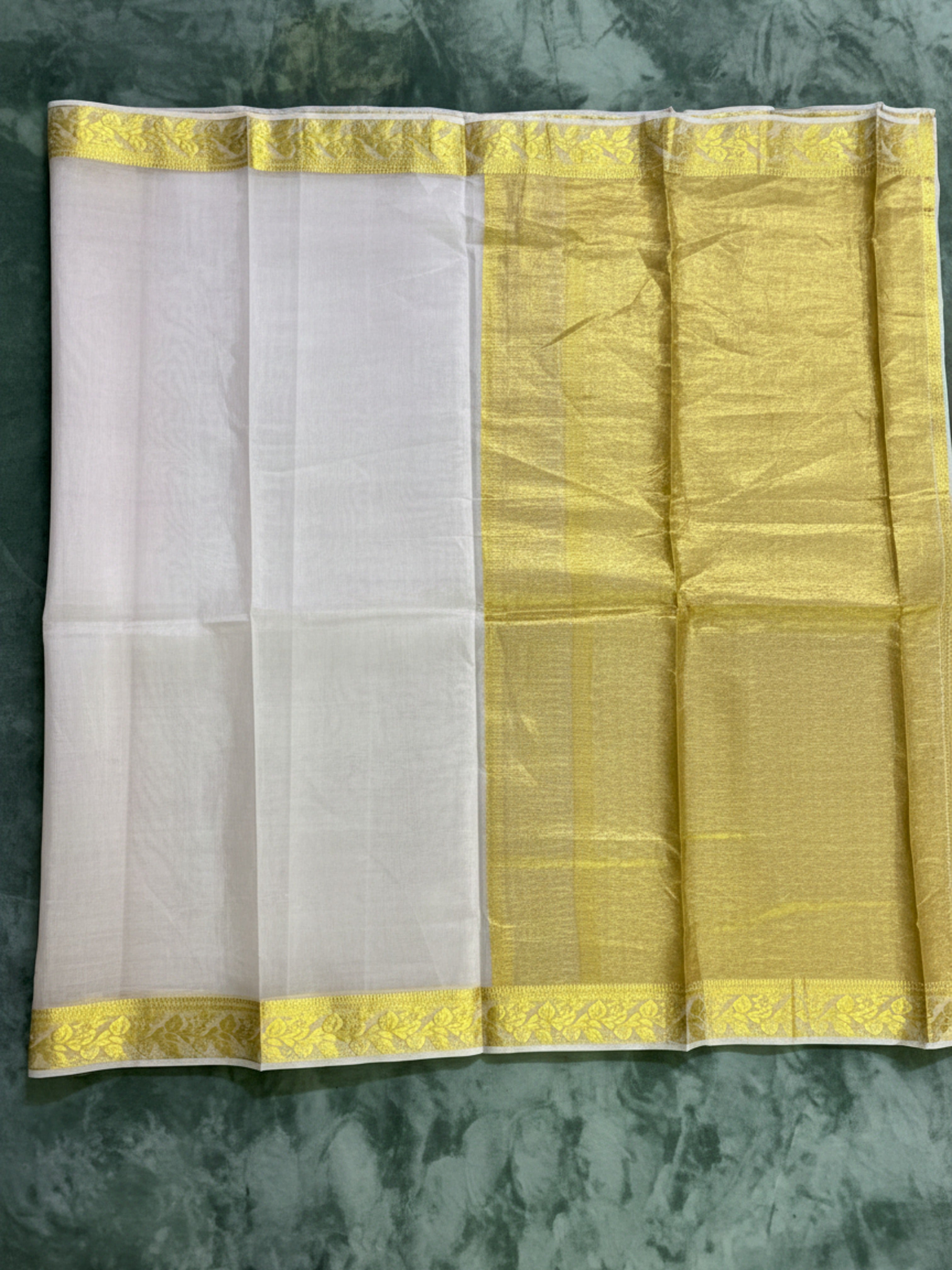 Exquisite Pure Bengaluru Silk Crepe Saree with Floral Golden Zari Border | Rich Pallu
