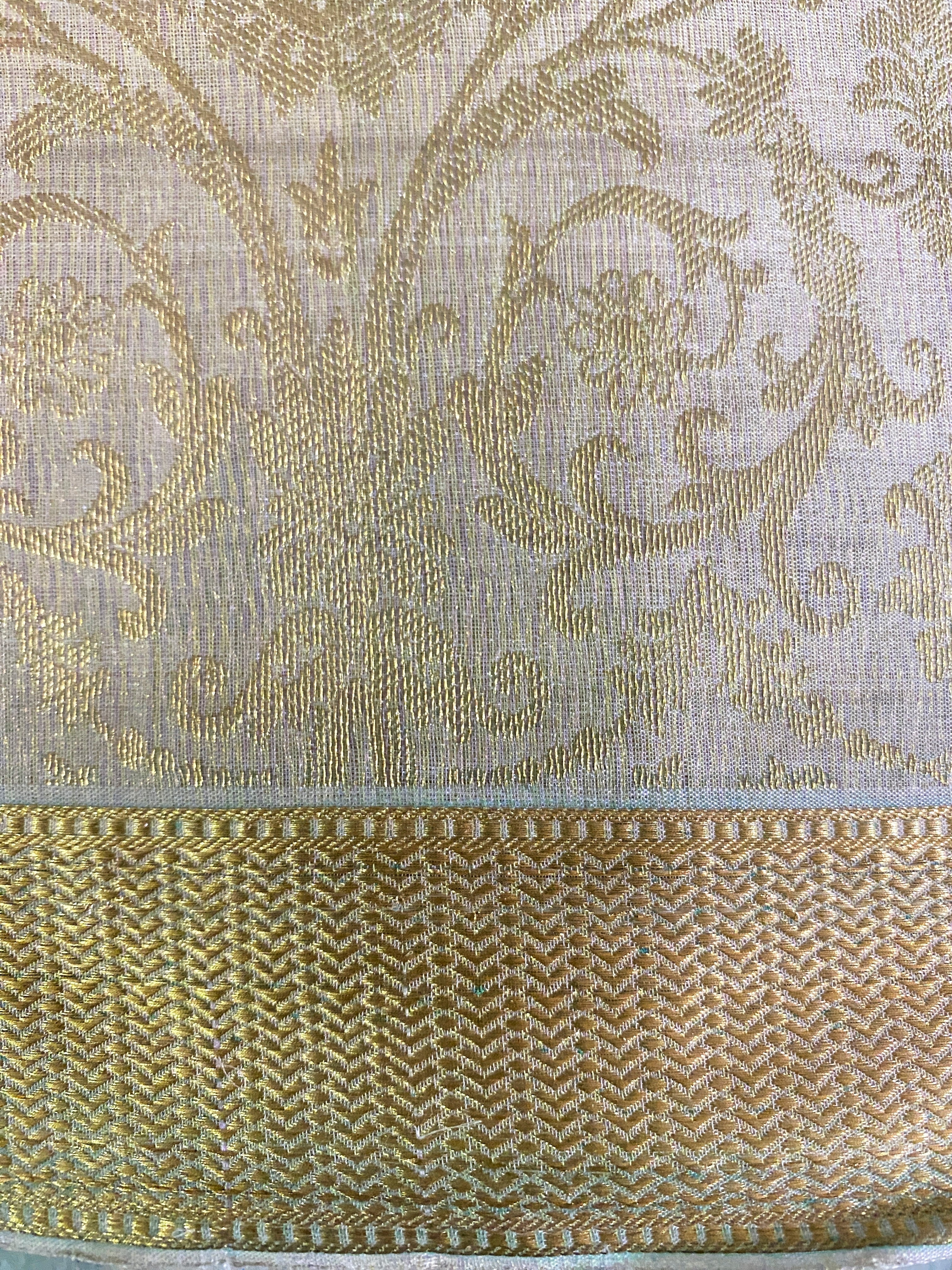 Exquisite Pure Bengaluru Silk Crepe Saree with Golden Zari Border | Embossed Floral