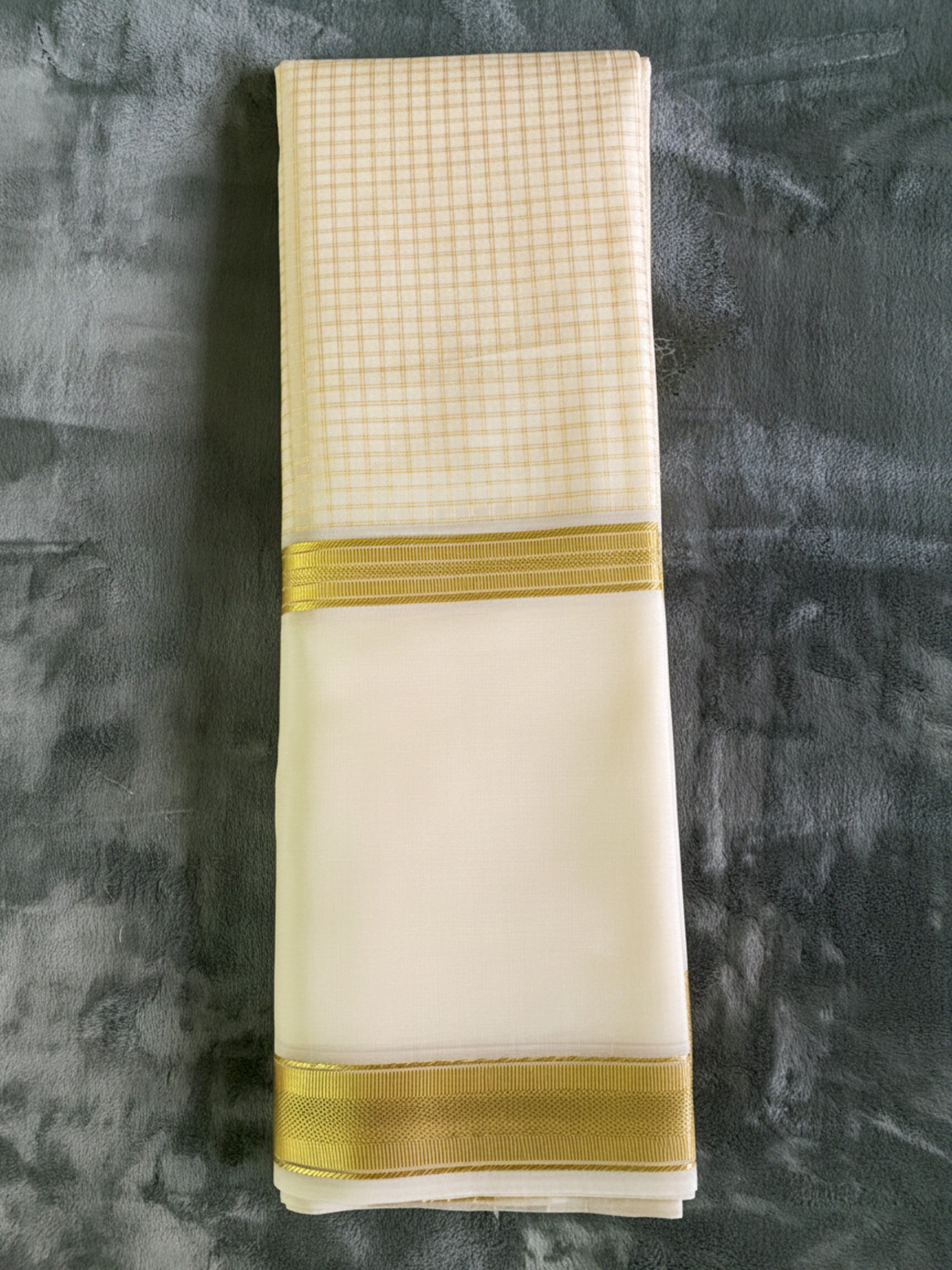 Exquisite Pure Bengaluru Silk Crepe Saree with Golden Zari Bentex Border | Checks Pattern