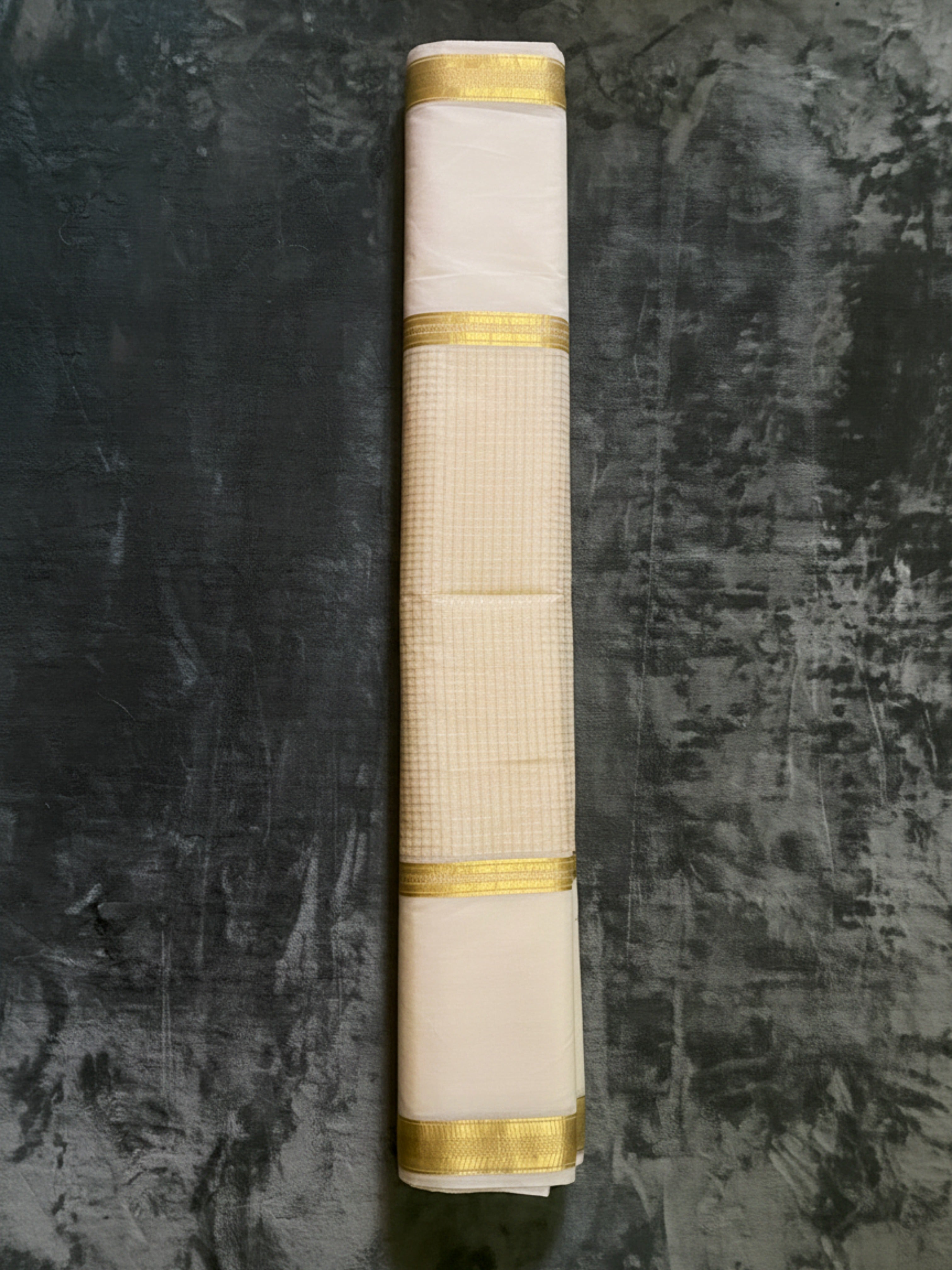 Exquisite Pure Bengaluru Silk Crepe Saree with Golden Zari Bentex Border | Checks Pattern