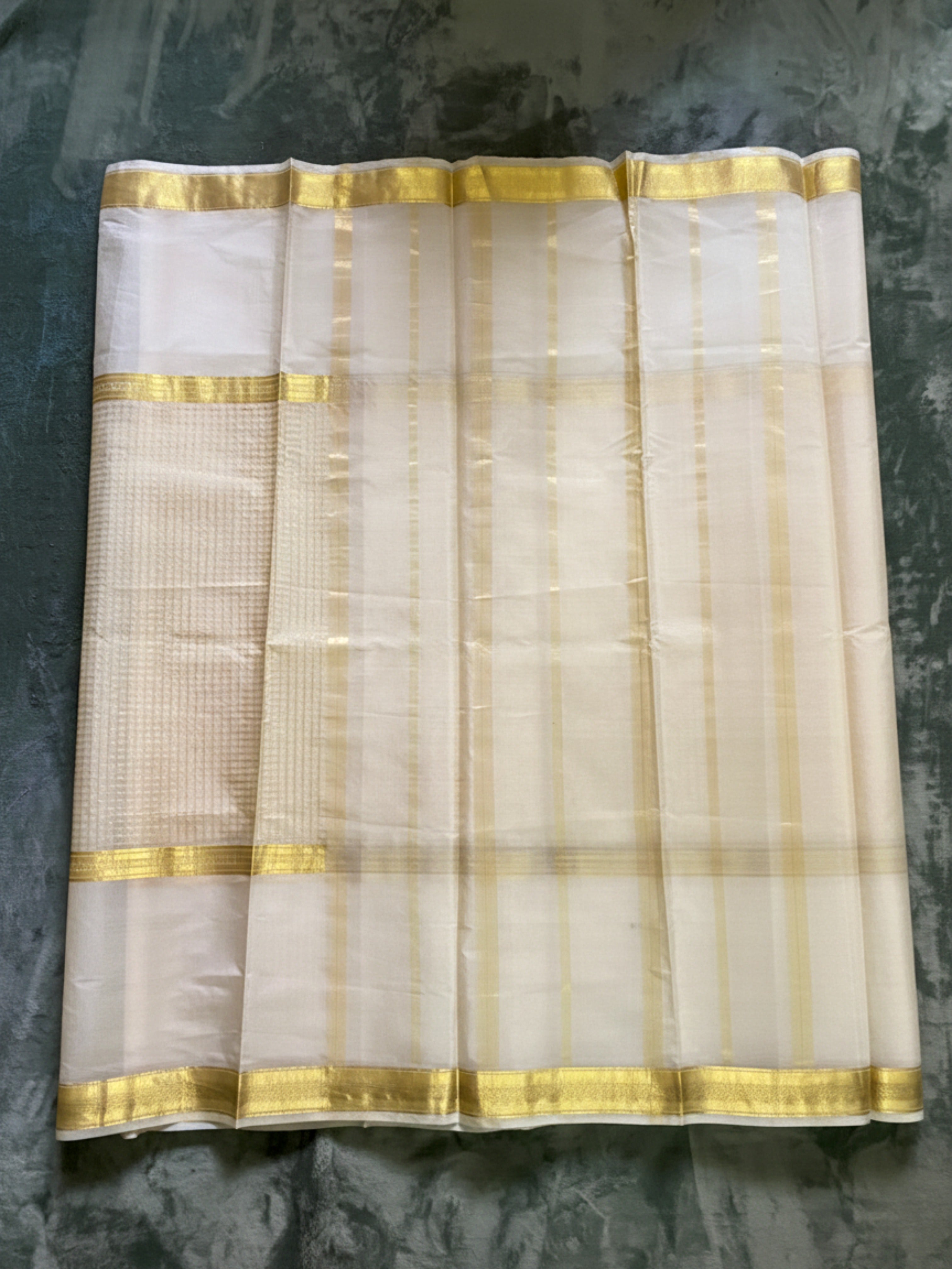 Exquisite Pure Bengaluru Silk Crepe Saree with Golden Zari Bentex Border | Checks Pattern