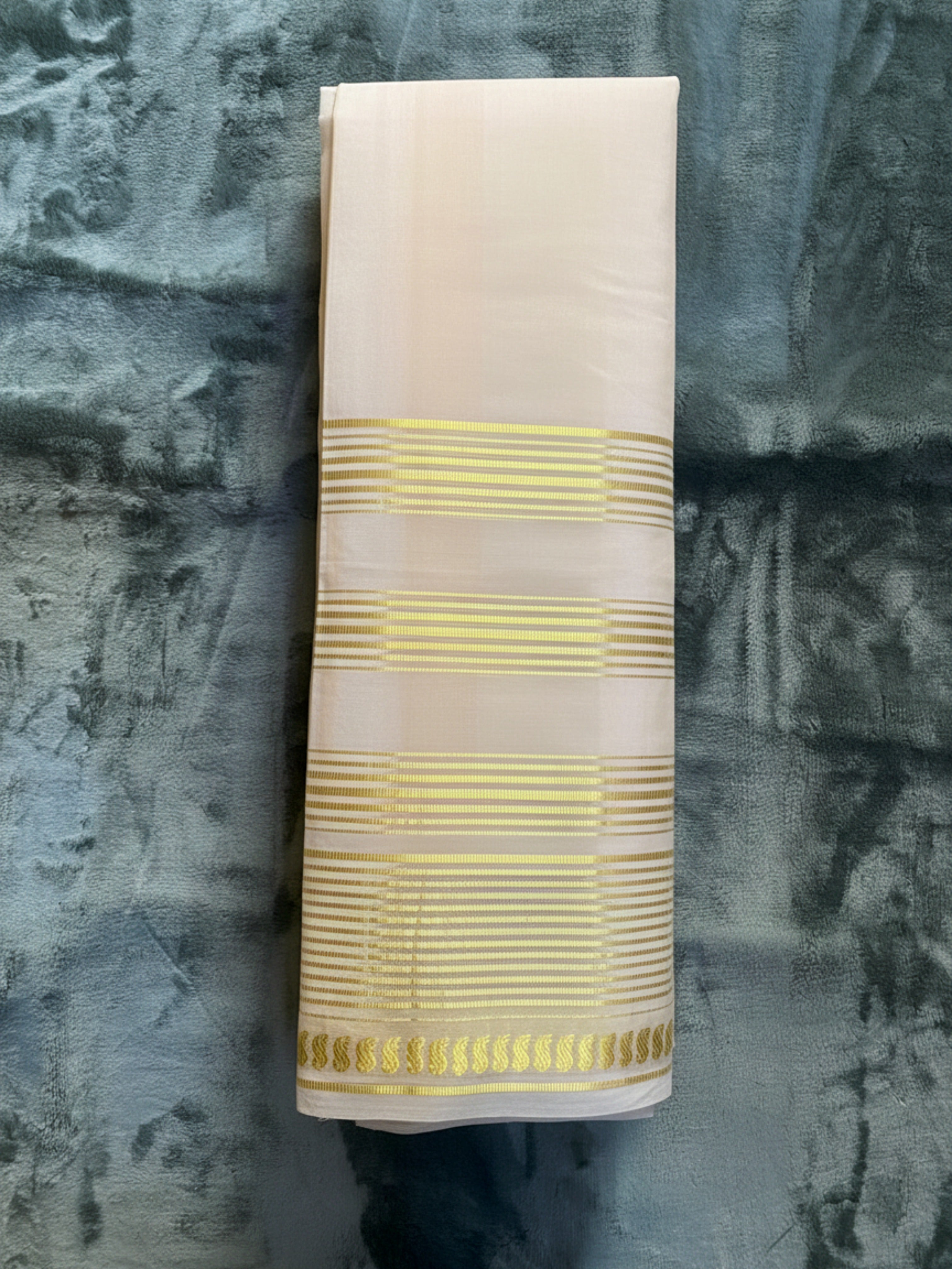 Exquisite Pure Bengaluru Silk Crepe Saree with Gold Zari Stripes