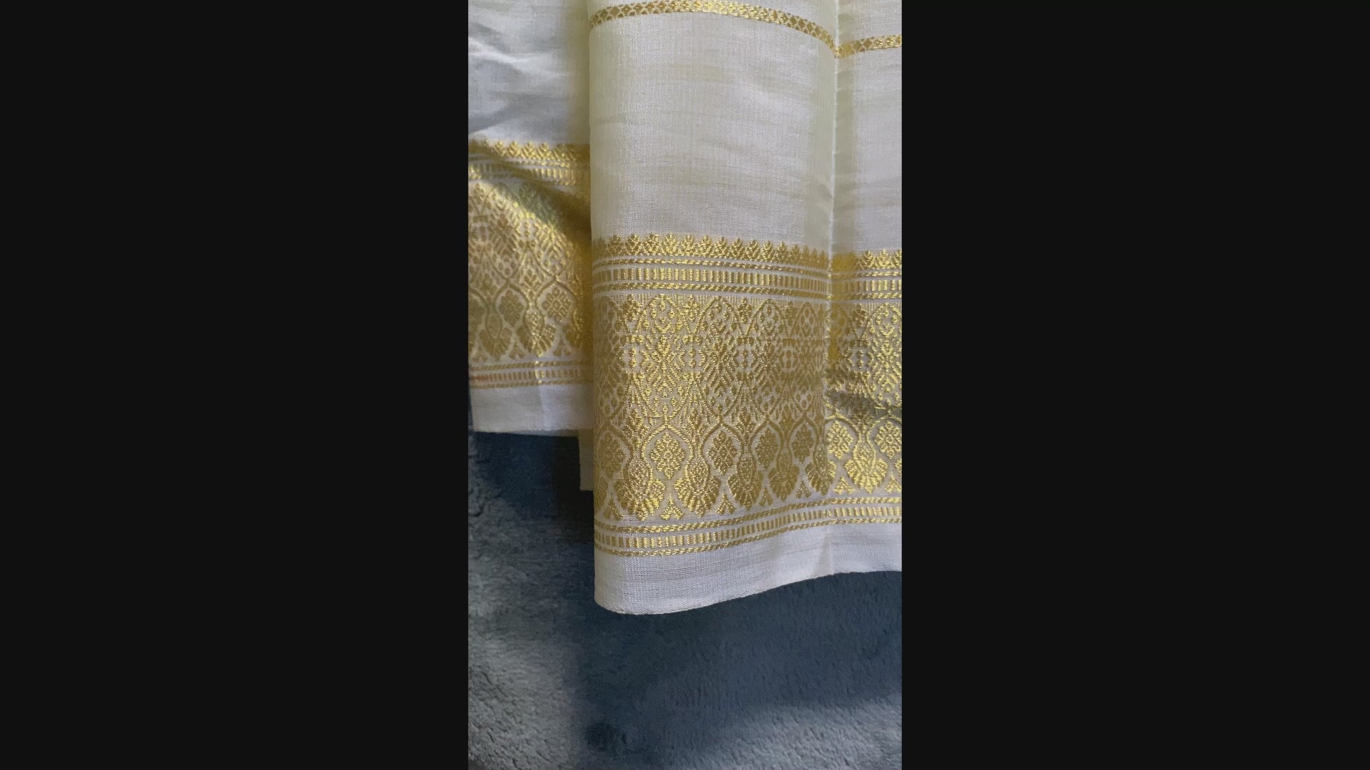 Exquisite Pure Bengaluru Silk Crepe Saree with Gold Border | Polka Dots and Stripes