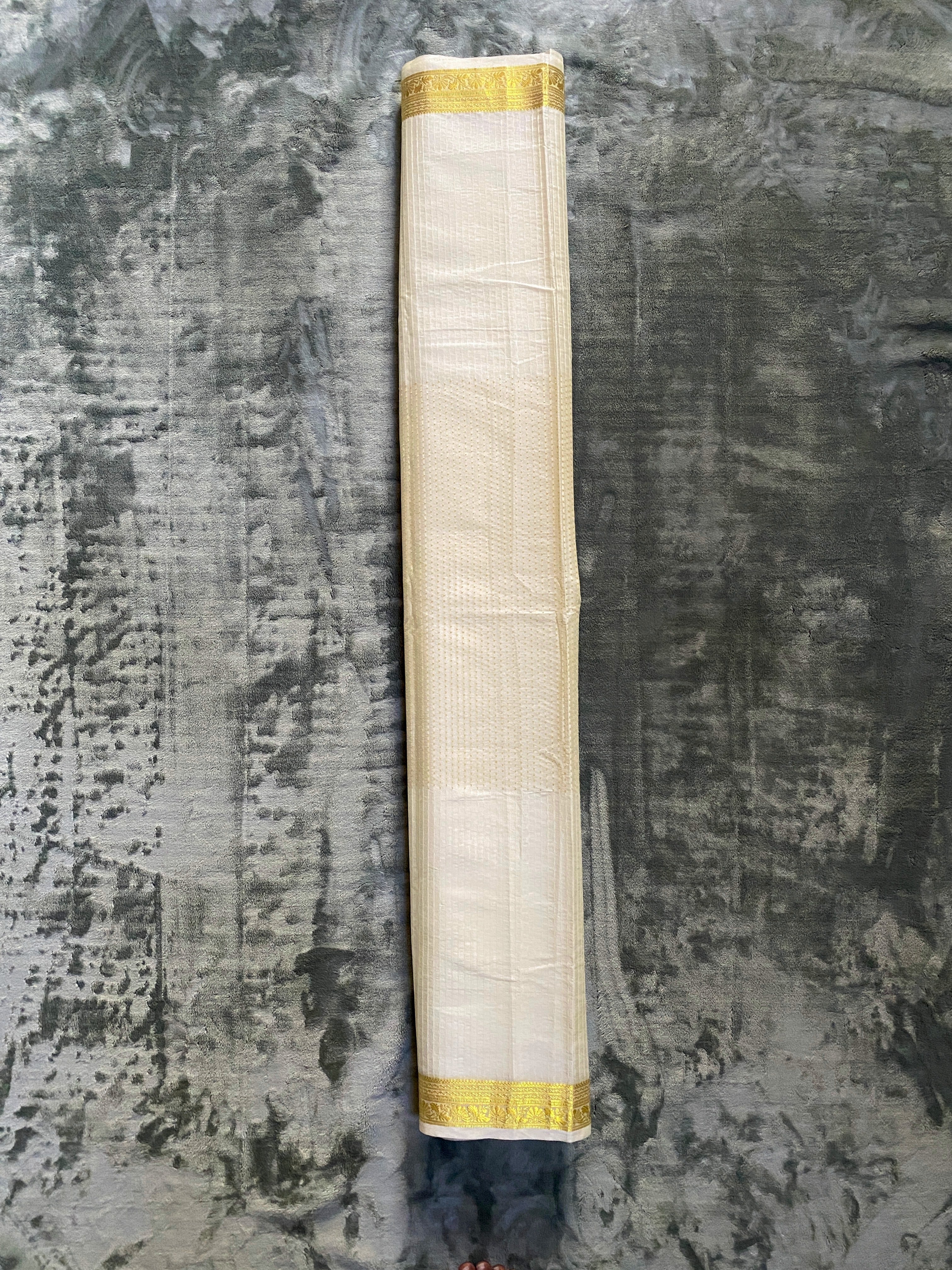 Exquisite Pure Bengaluru Silk Crepe Saree with Golden Zari Border | Zari Dots | Rich Pallu