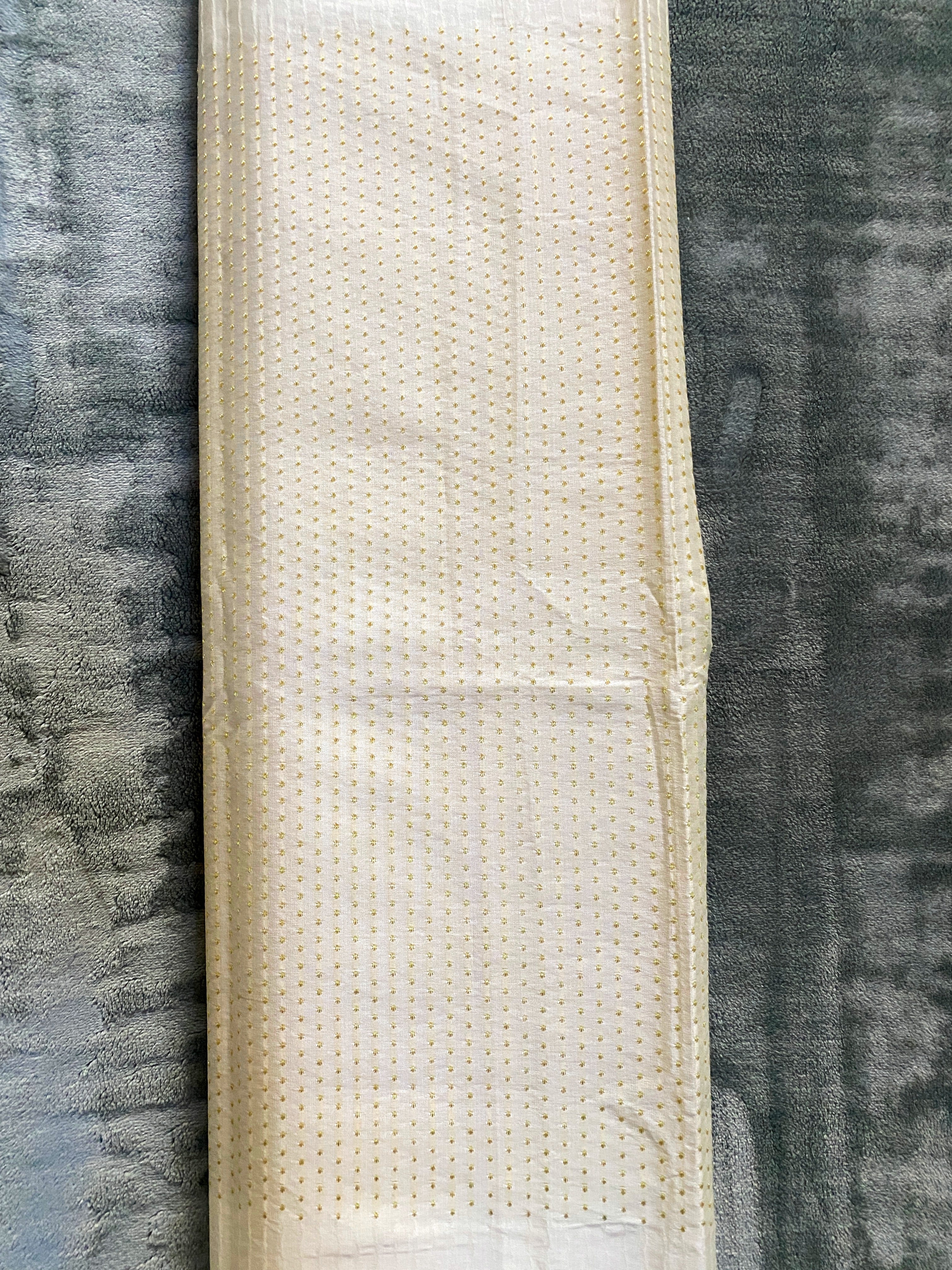 Exquisite Pure Bengaluru Silk Crepe Saree with Golden Zari Border | Zari Dots | Rich Pallu