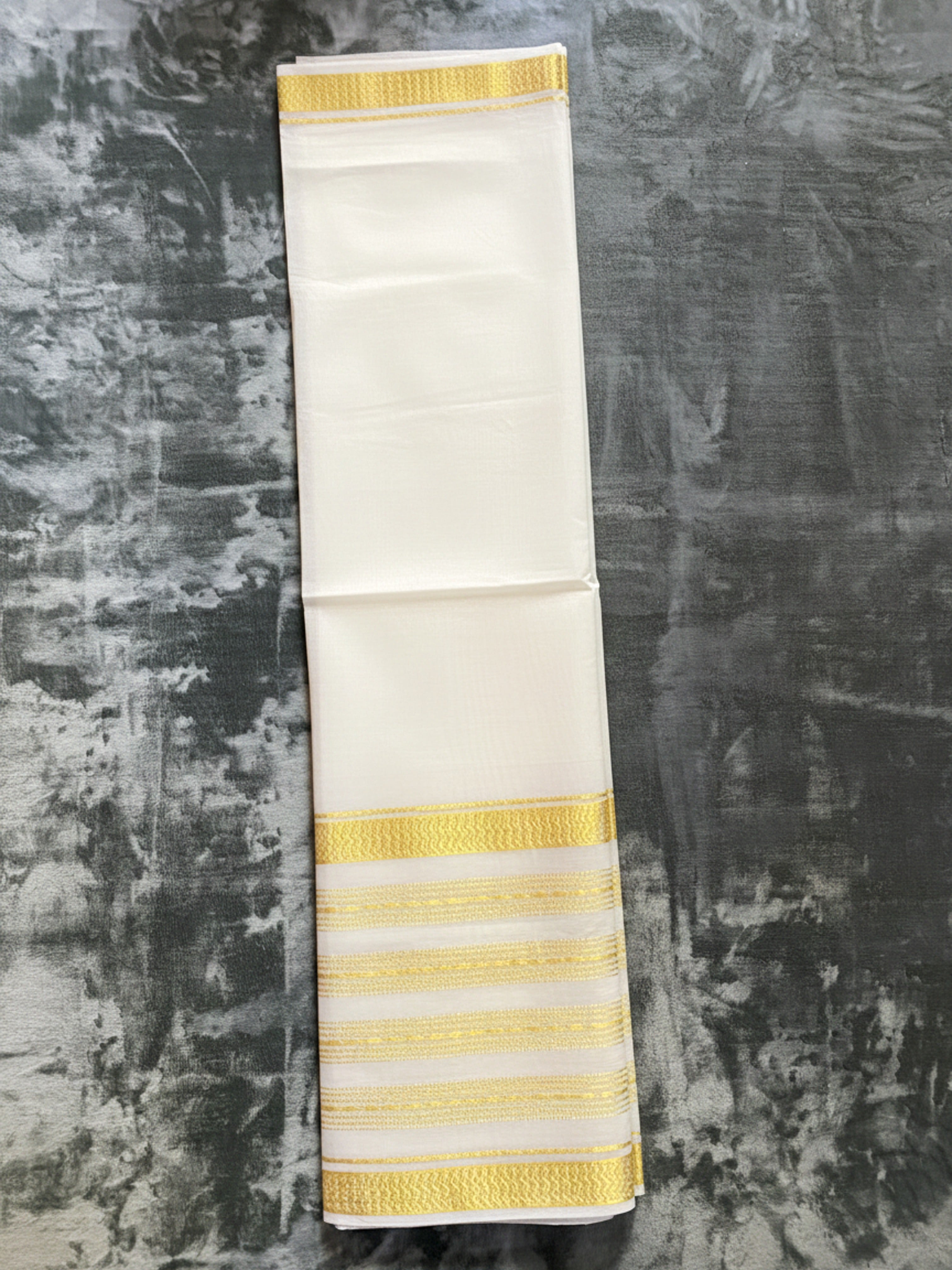 Exquisite Pure Bengaluru Silk Crepe Saree with Golden Zari Border | Minimalist