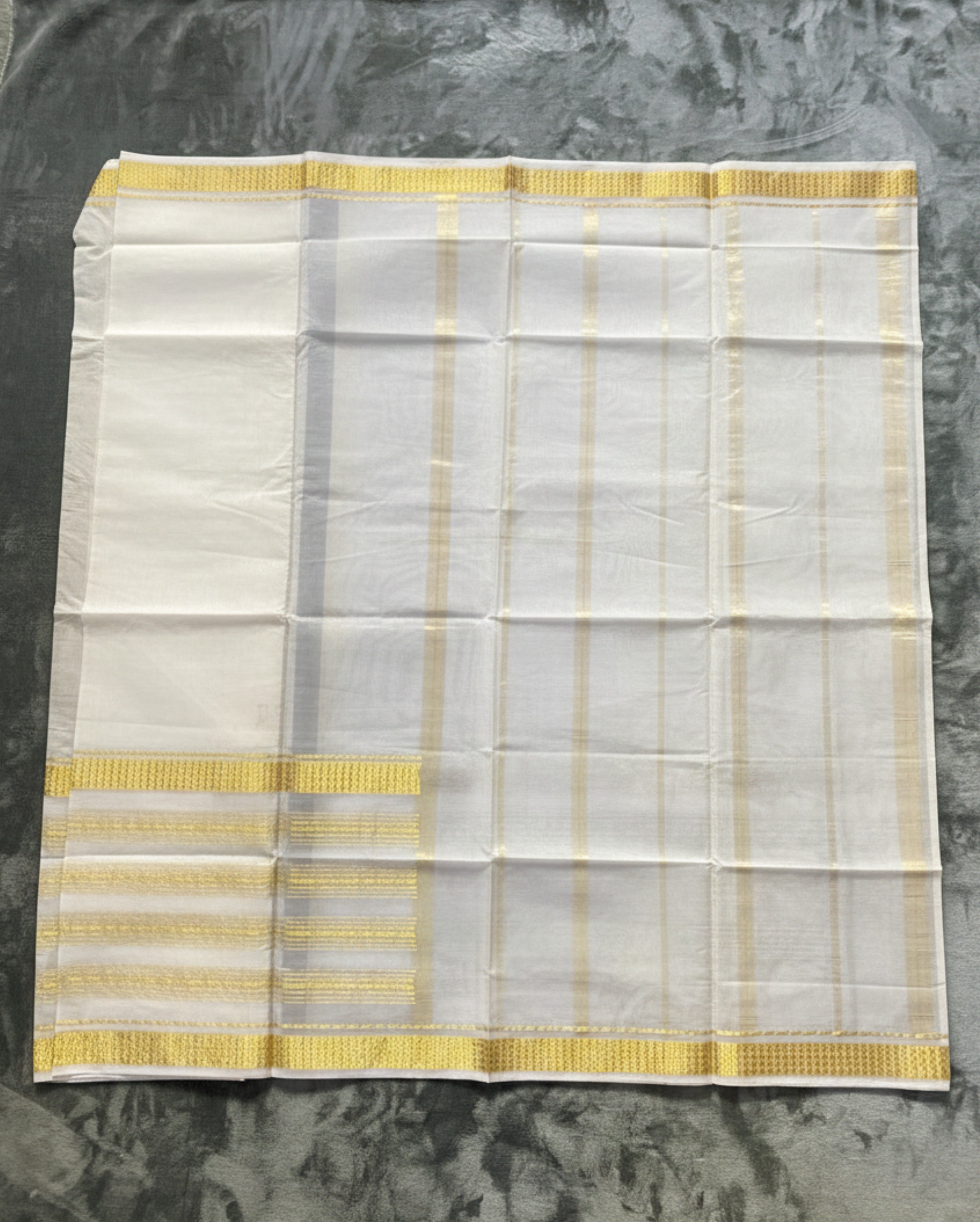 Exquisite Pure Bengaluru Silk Crepe Saree with Golden Zari Border | Minimalist