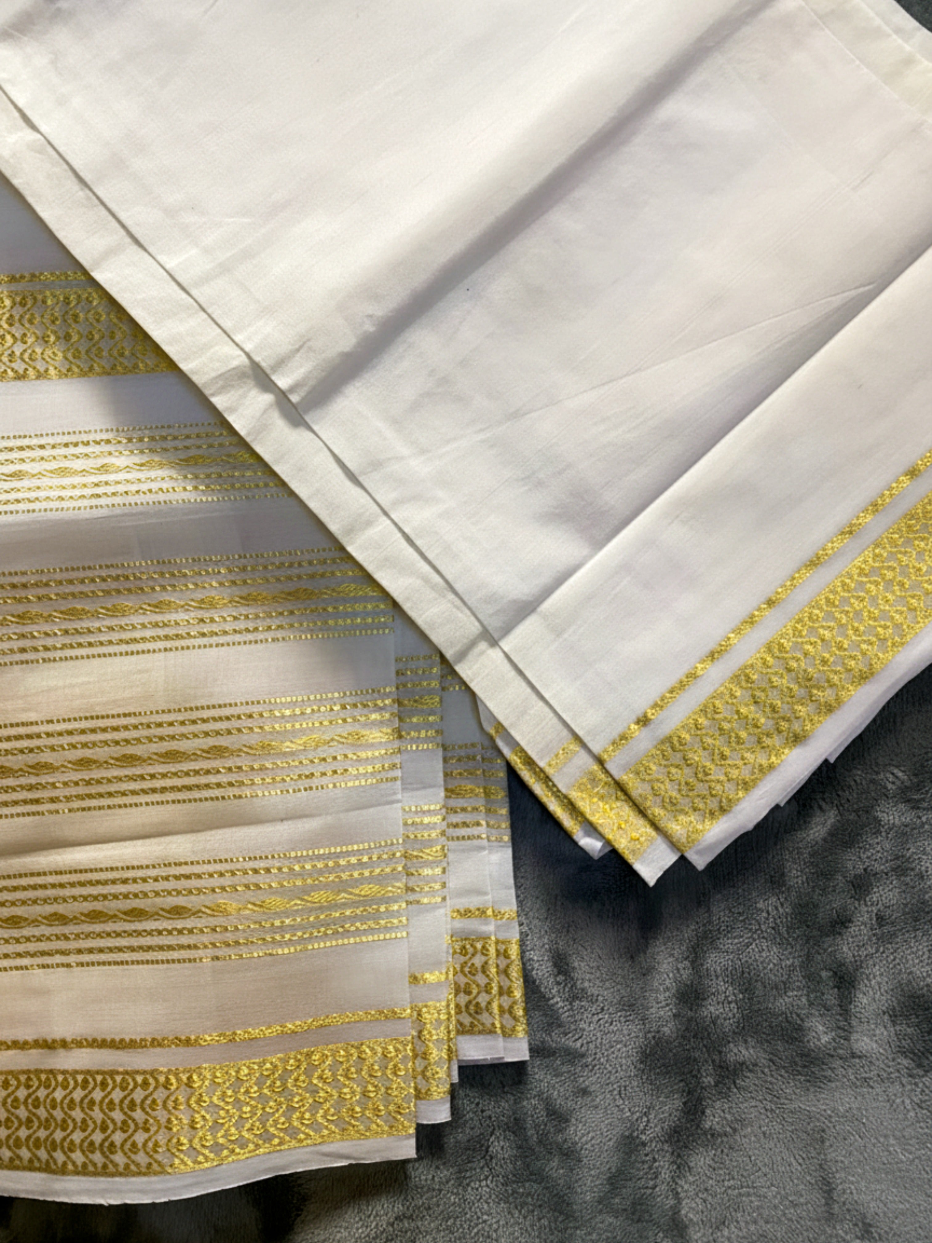 Exquisite Pure Bengaluru Silk Crepe Saree with Golden Zari Border | Minimalist