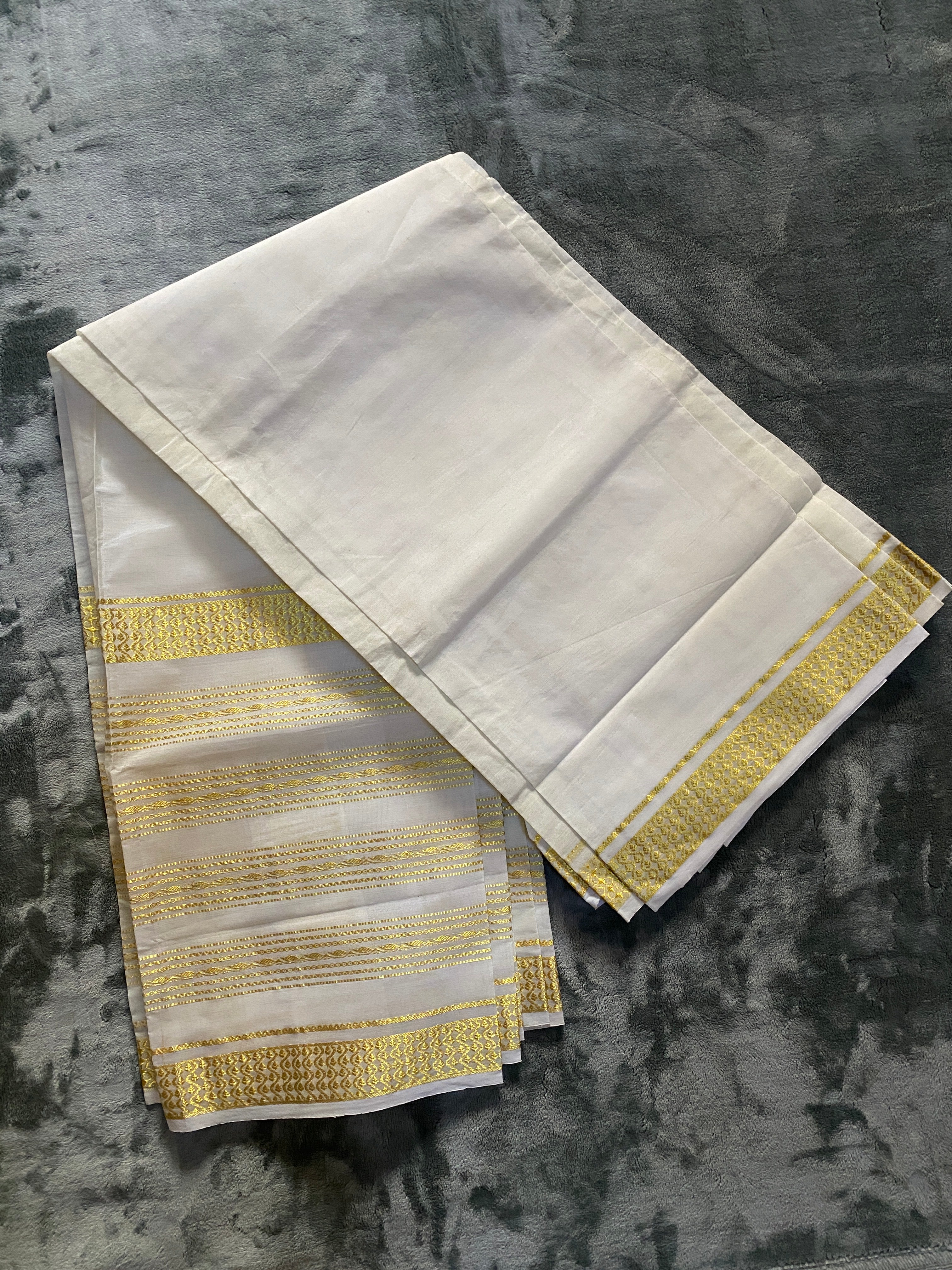 Exquisite Pure Bengaluru Silk Crepe Saree with Golden Zari Border | Minimalist