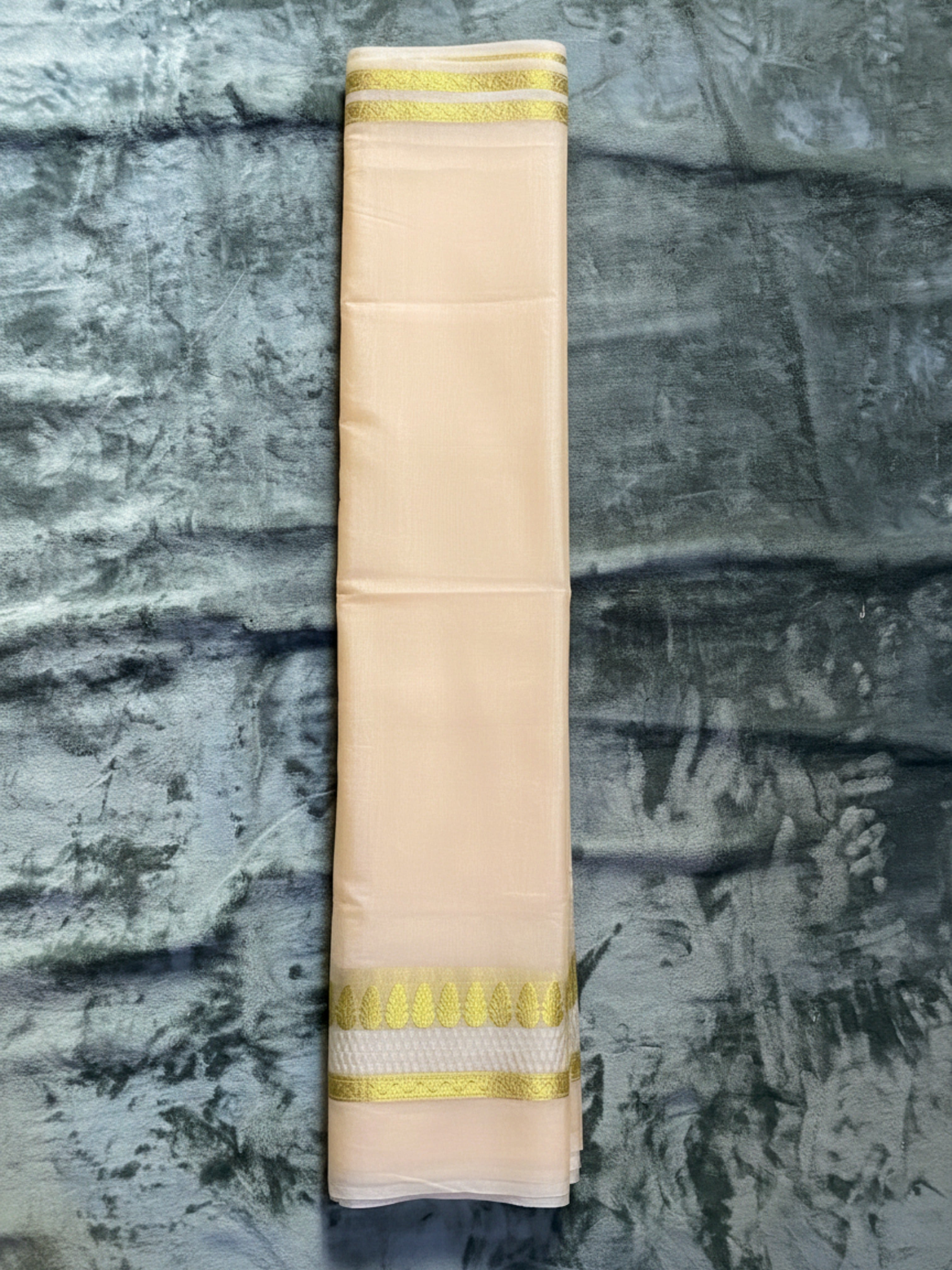 Exquisite Pure Bengaluru Silk Crepe Saree with Golden Zari Bentex Border | Patterned Checks