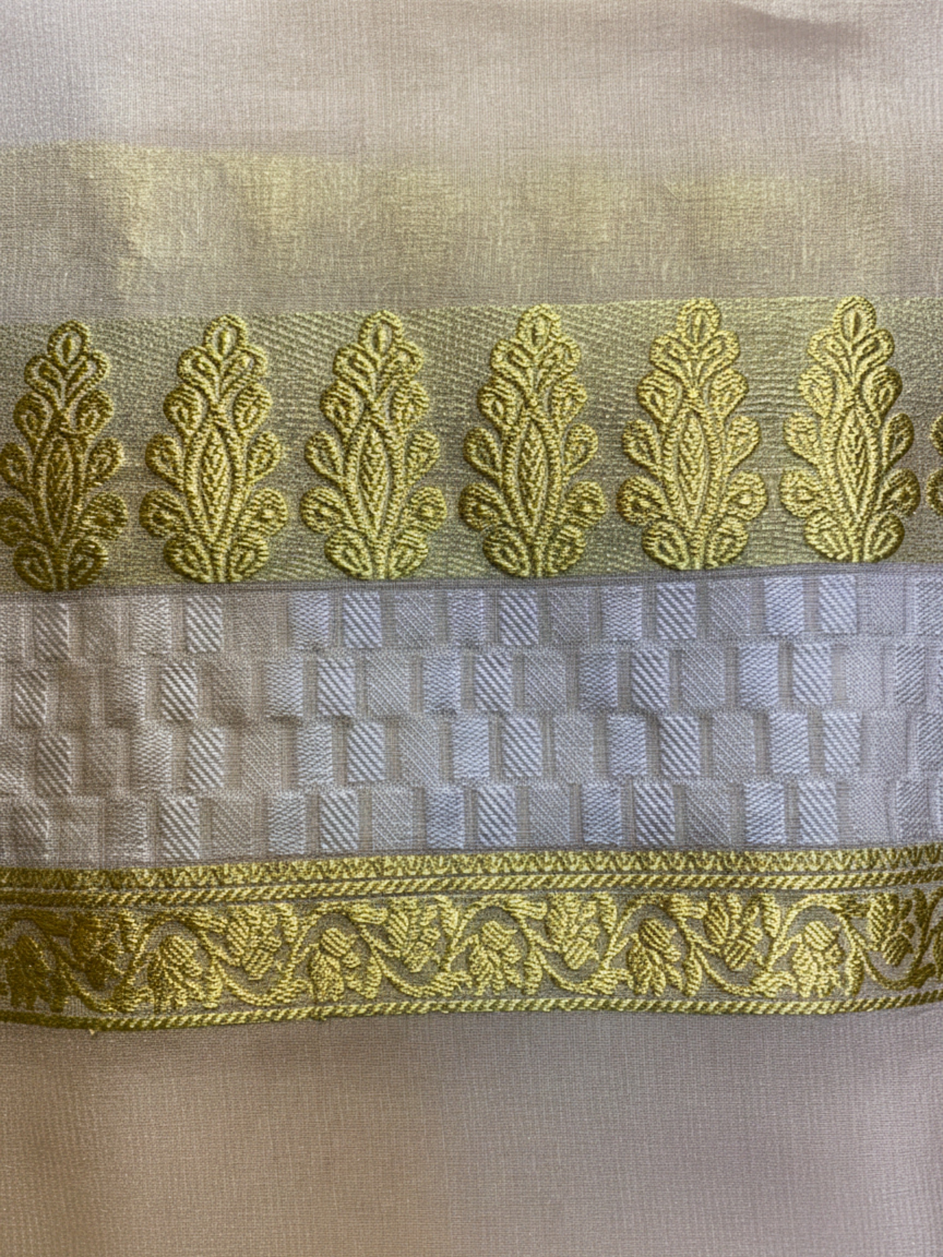 Exquisite Pure Bengaluru Silk Crepe Saree with Golden Zari Bentex Border | Patterned Checks